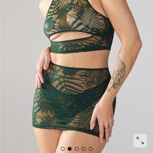 Savage x Fenty Shadowplay Lace Keyhole Skirt (M)